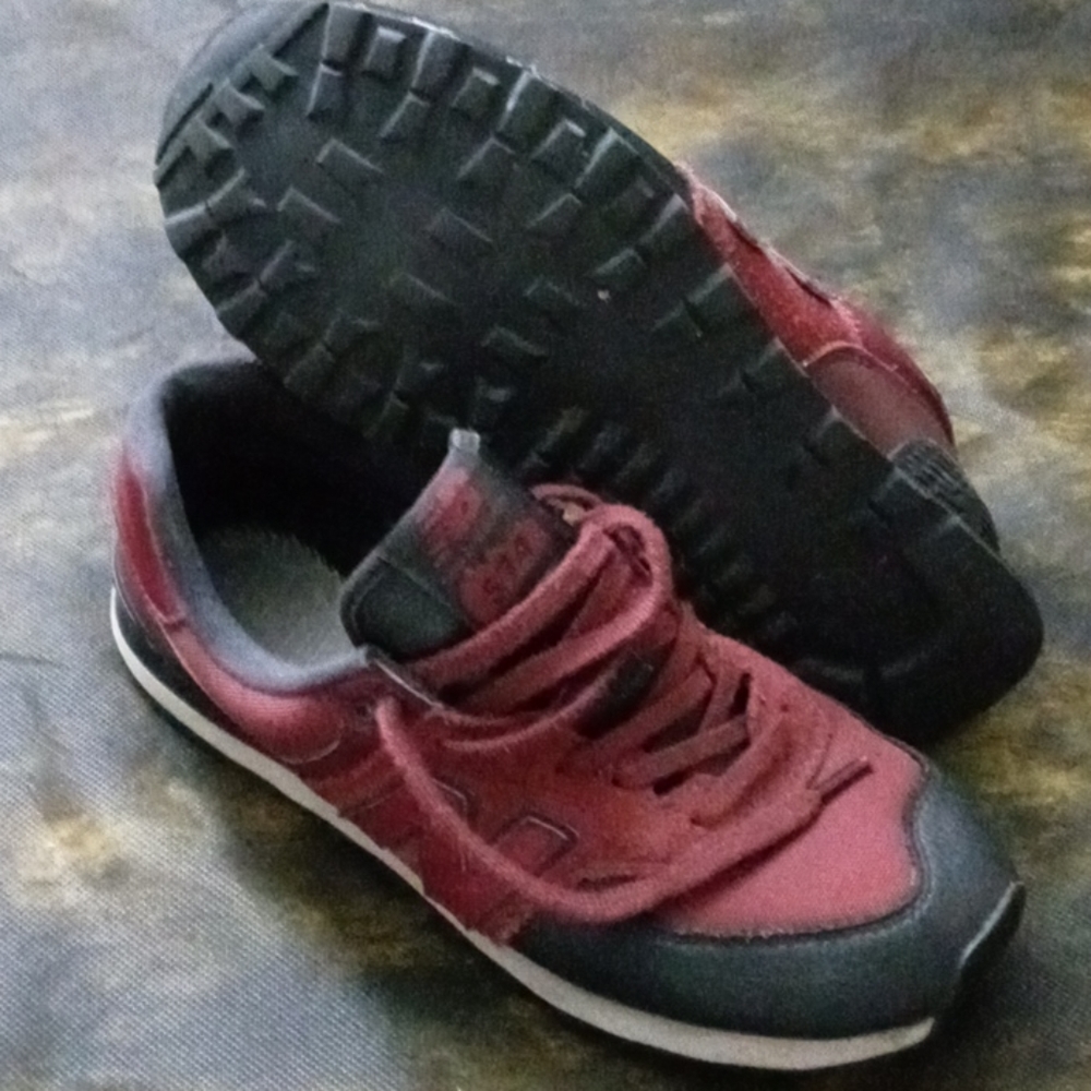 Shoes - Picture 2 of 4